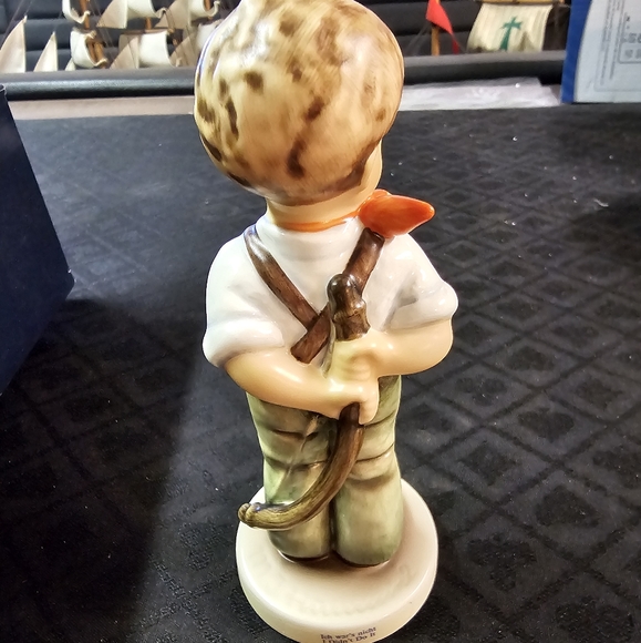 Goebel 'I Didn't Do It' M.I. Hummel Figurine - Picture 5 of 5